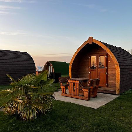 Glamping Pods Hotel มาร์เก็ตดีพพิง ภายนอก รูปภาพ