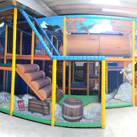 Glamping Pods Hotel มาร์เก็ตดีพพิง ภายนอก รูปภาพ
