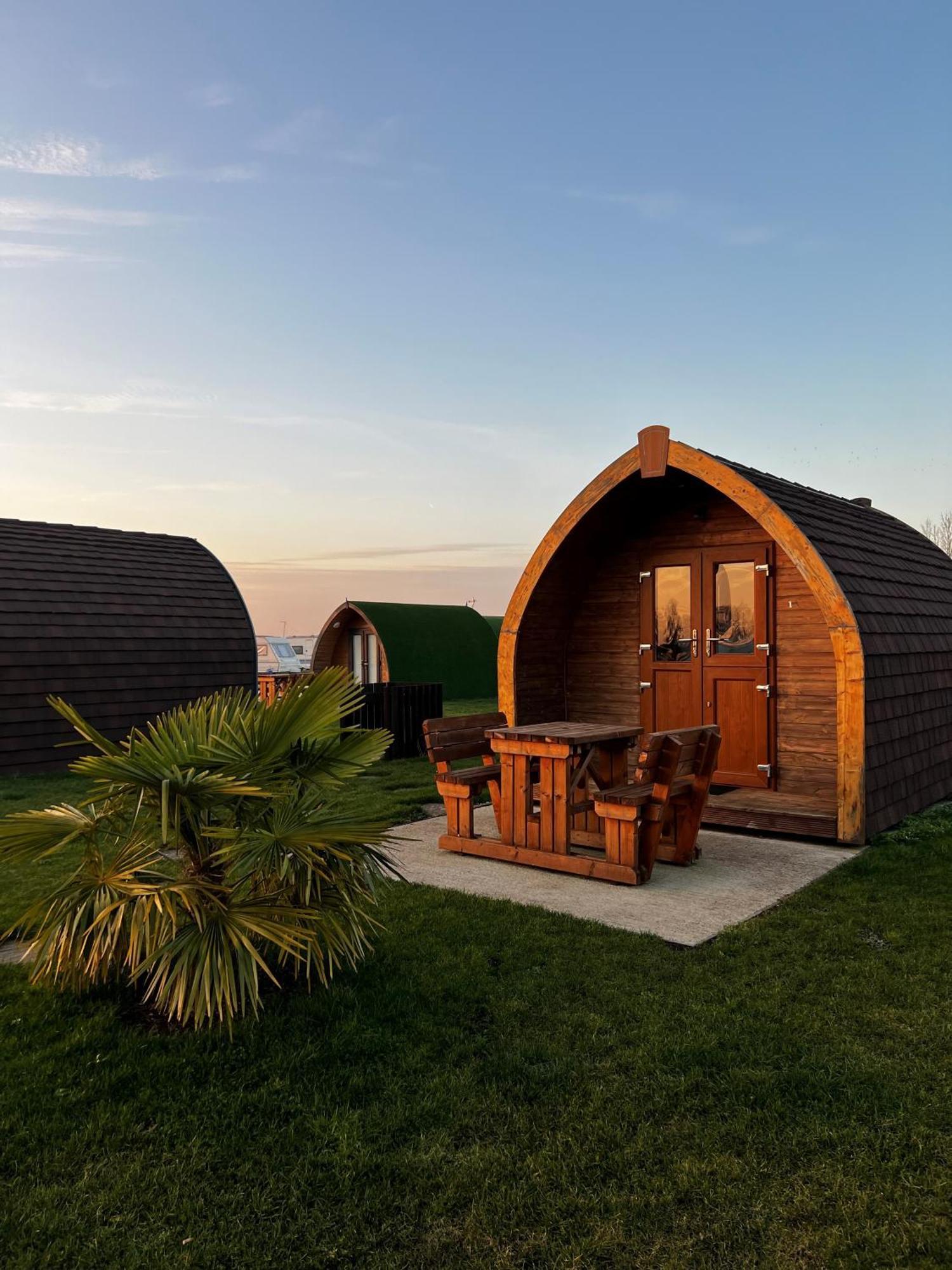 Glamping Pods Hotel มาร์เก็ตดีพพิง ภายนอก รูปภาพ